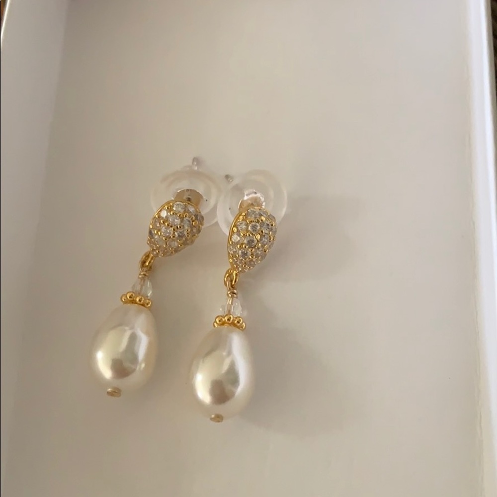 NWT Sarah Walsh Jewelry Gold & Pearl Drop Earrings
